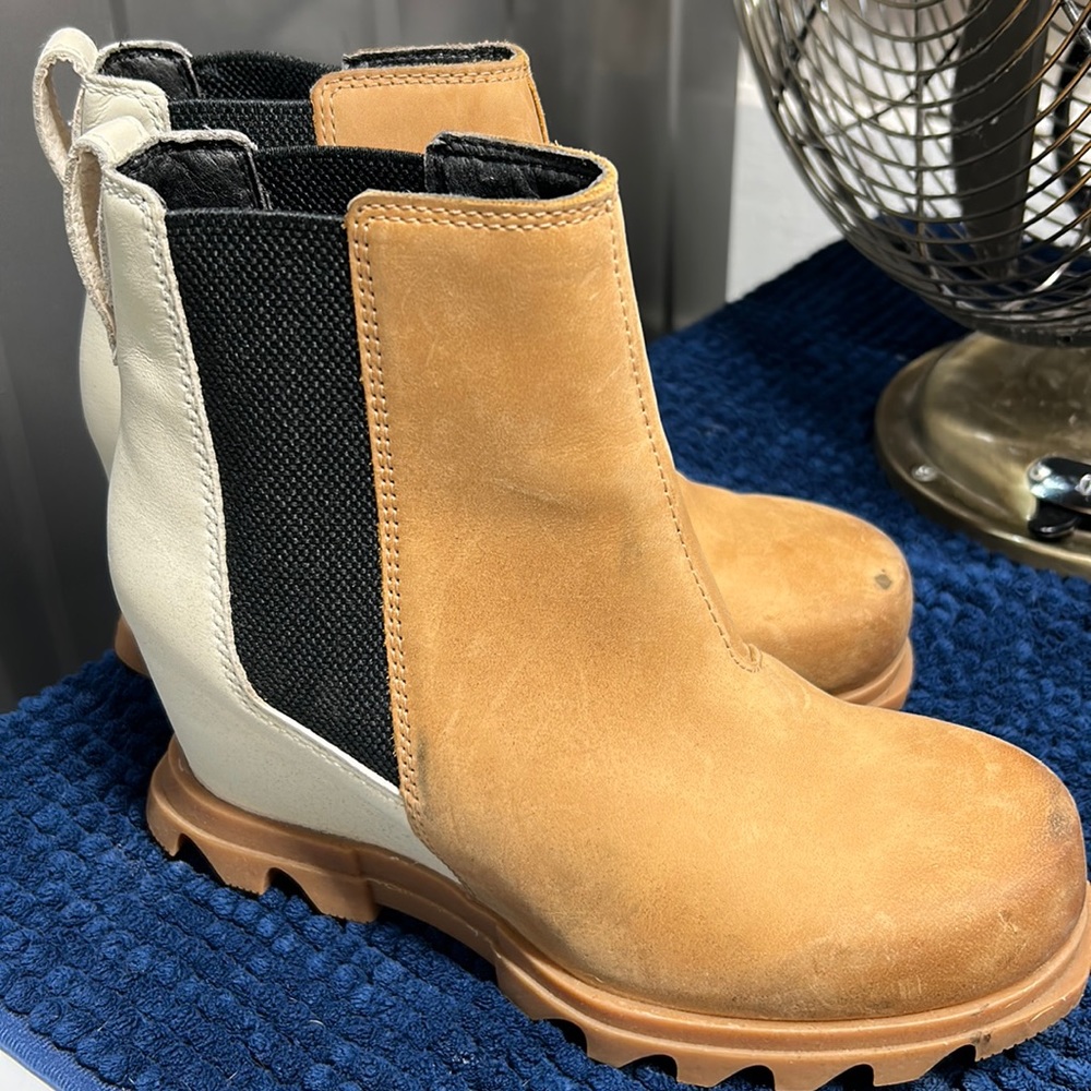 Tan/black and cream Sorel wedge booties